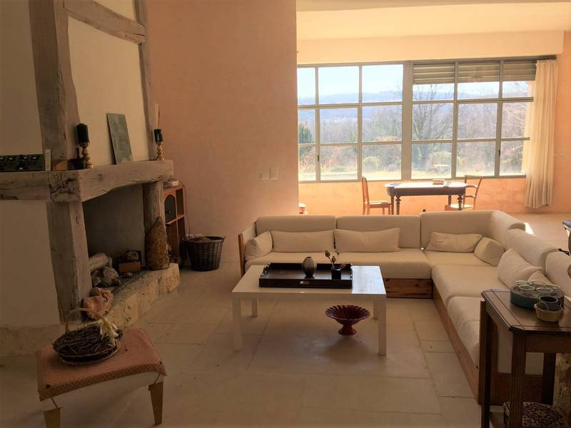 Ancienne ferme restaurée à vendre à Sault avec 40 hectares de terres