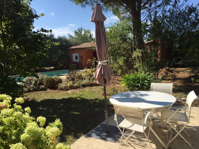 Propriété à vendre à Saint Saturnin d'Apt avec jardin et piscine