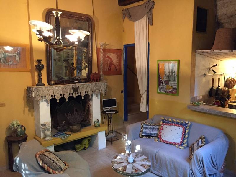 Maison de village de caractère à vendre à Menerbes avec un jardin