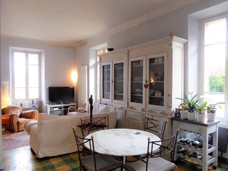 Propriété à vendre dans le Luberon avec trois maisons, jardin et piscine