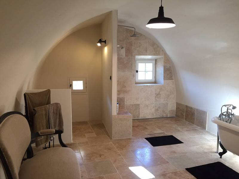 Mas restauré à vendre à Menerbes avec une belle vue sur la montagne du Luberon