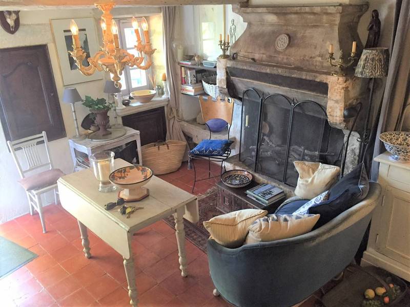 Maison de charme à vendre dans le village de Menerbes