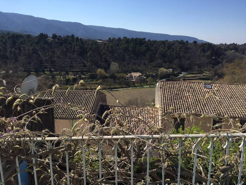 Maison de village à vendre à Menerbes avec une vue panoramique