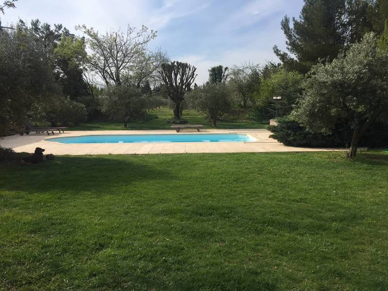 Mas ancien restauré à vendre à Pernes les Fontaines avec son oliveraie
