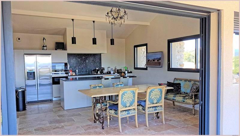 Maison d'architecte à vendre à Grignan avec une vue panoramique