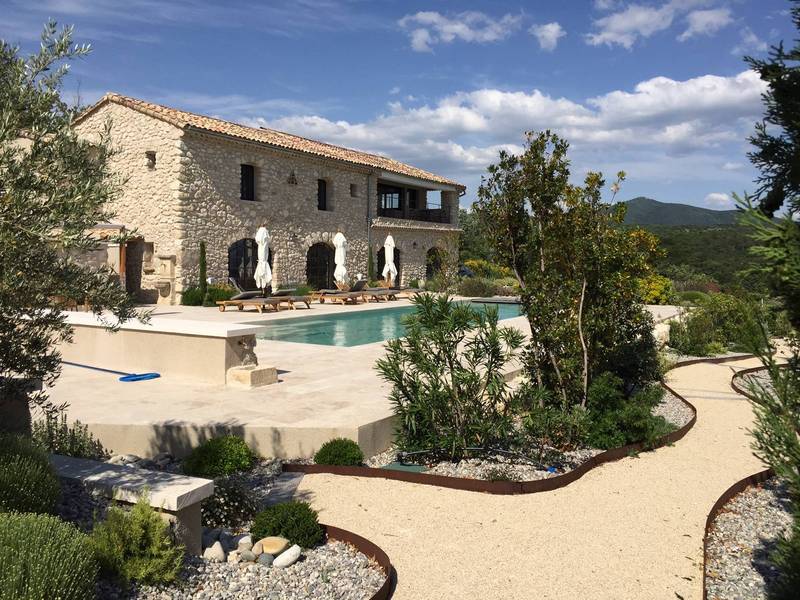 Maison d'architecte à vendre à Grignan avec une vue panoramique