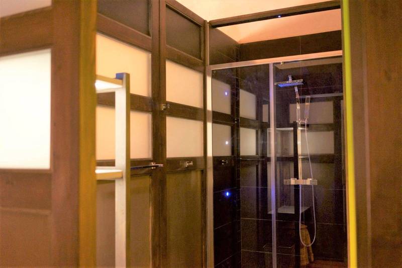 Loft à vendre à Oppède avec une cour intérieure jardin et un jaccuzi