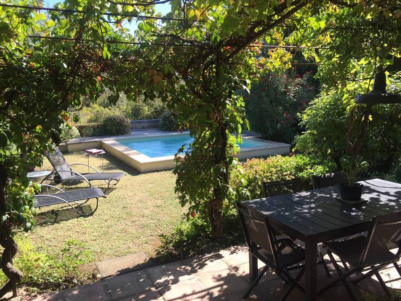 Maison à vendre à Oppède avec un jardin et une piscine