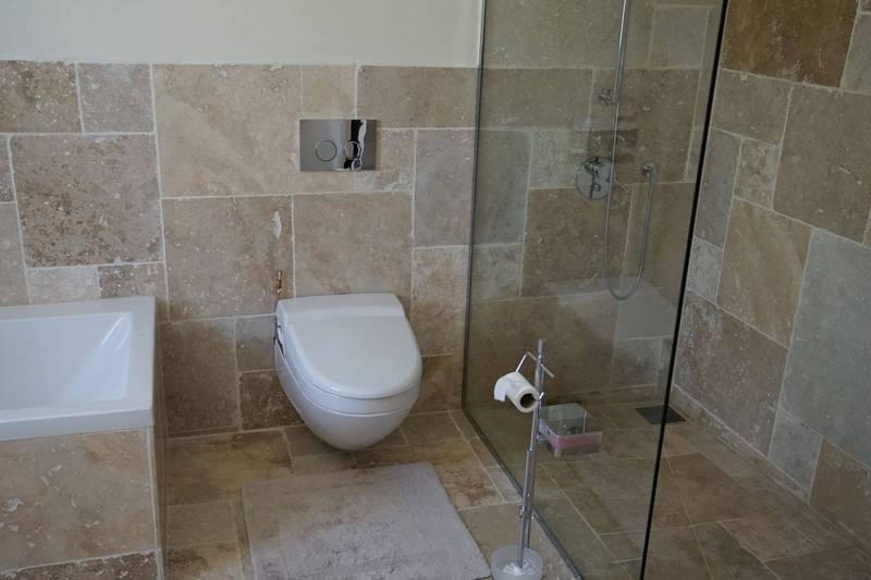 Maison de plain-pied à vendre à Menerbes avec un jardin et une piscine