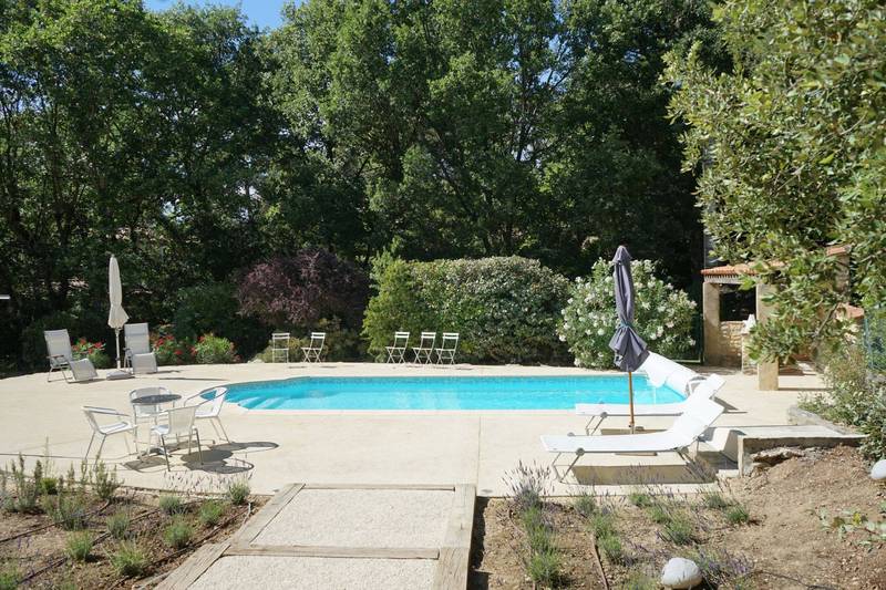 Maison à vendre à Menerbes avec jardin et piscine
