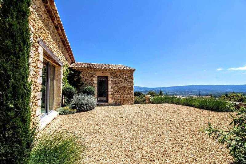 Propriété de prestige à vendre à Gordes avec une vue panoramique