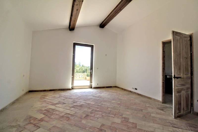 Propriété de prestige à vendre à Gordes avec une vue panoramique
