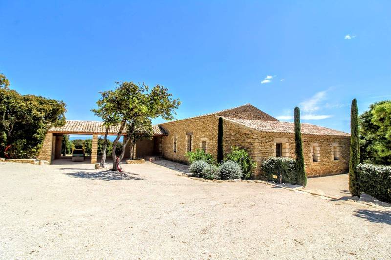Mas en pierre à vendre à Gordes avec une superbe vue