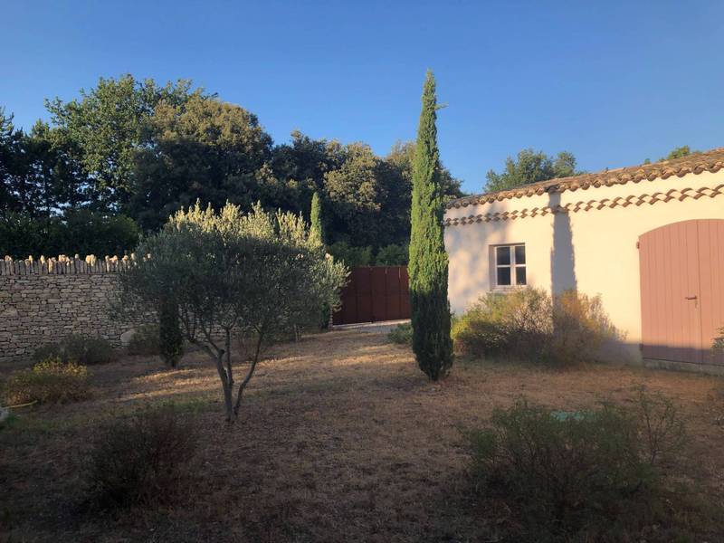 Maison moderne à vendre à Menerbes avec un jardin et une piscine