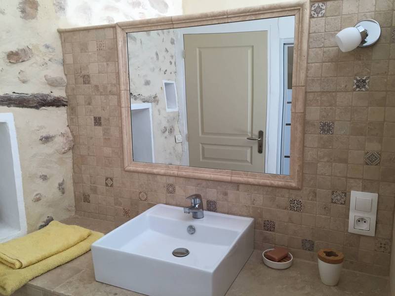 Maison de hameau à vendre à Roussillon avec cour intérieure et piscine