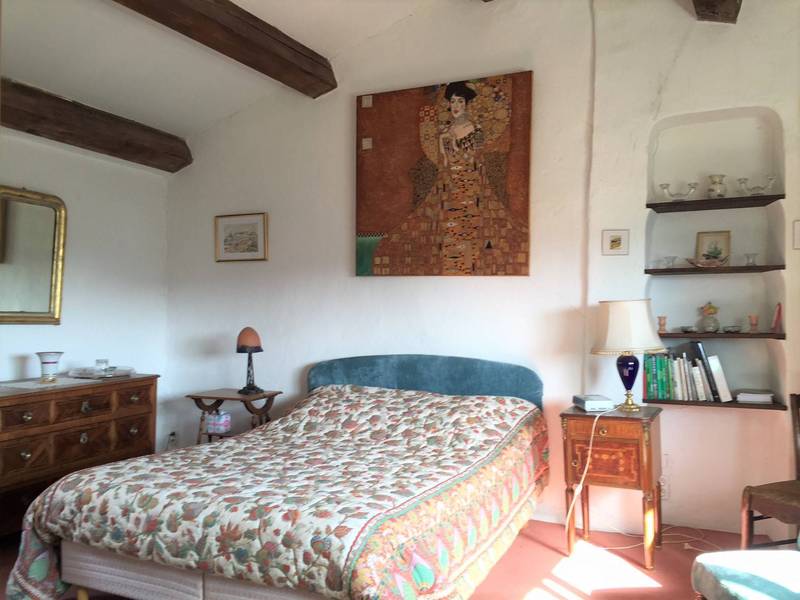 Maison de village de caractère et de charme à vendre à Menerbes avec une terrasse et une vue panoramique