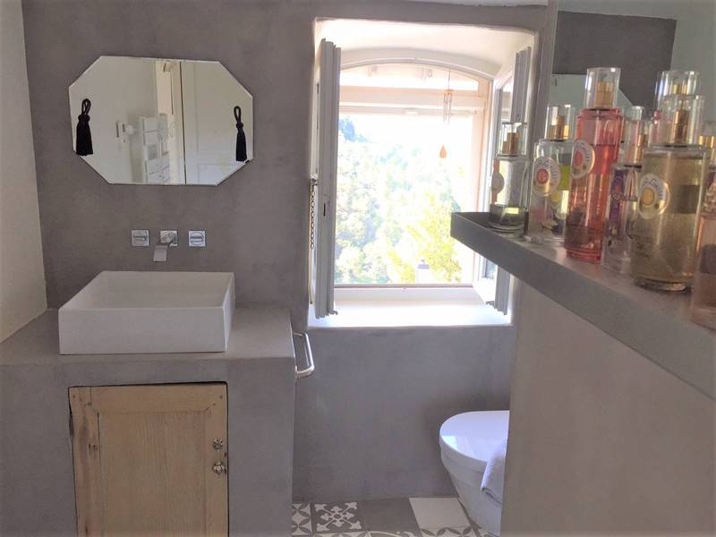 Maison de village à vendre à Bonnieux avec un jardin, une piscine et une vue panoramique