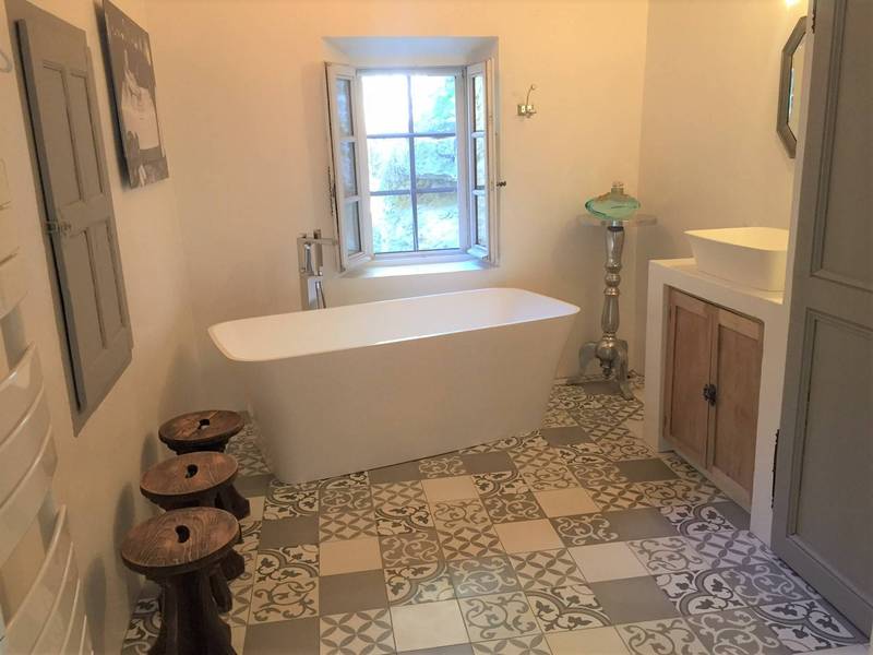 Maison de village à vendre à Bonnieux avec un jardin, une piscine et une vue panoramique