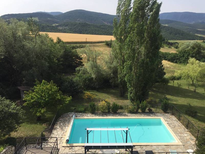 Maison à vendre à Rosans avec un jardin, une piscine et une vue panoramique