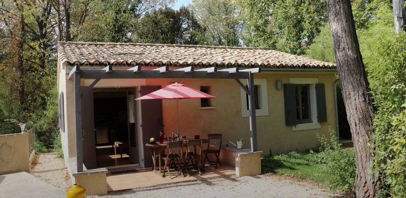 Domaine à vendre à Bonnieux avec un ancien moulin, cinq gites, des dépendances, un parc arboré et des terres agricoles