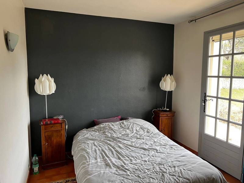 Maison de plain-pied à vendre à Lacoste avec un jardin et une vue dégagée