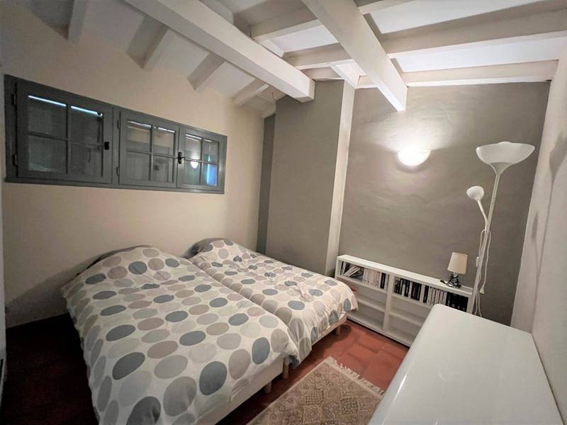 Maison de plain-pied à vendre à Lacoste avec un jardin et une vue dégagée