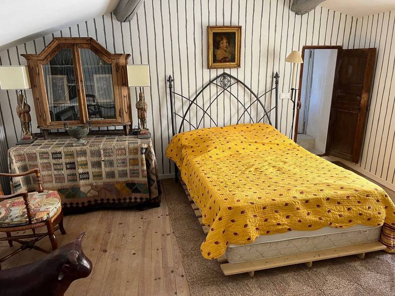 Maison de village de charme et de caractère à vendre à Menerbes avec balcon, terrasse, jardin et vue panoramique