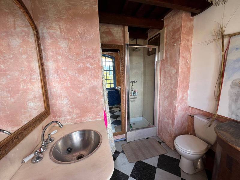 Maison de village à vendre à Menerbes exposée plein sud avec une vue panoramique et un parking privatif