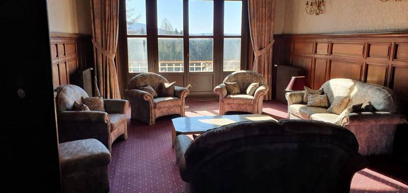 Château à vendre en Bourgogne près de Dijon avec un domaine de 40 hectares