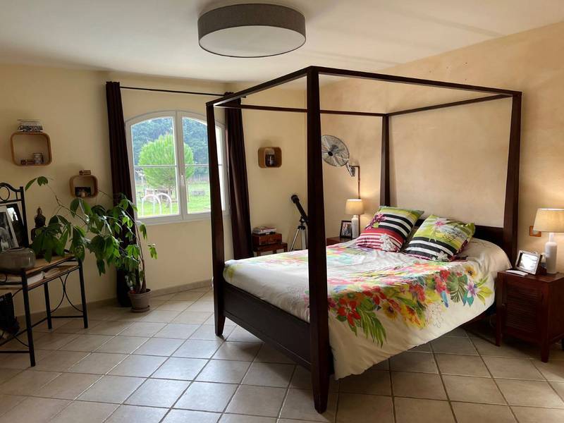 Maison contemporaine à vendre à Avignon avec un hectare de terrain