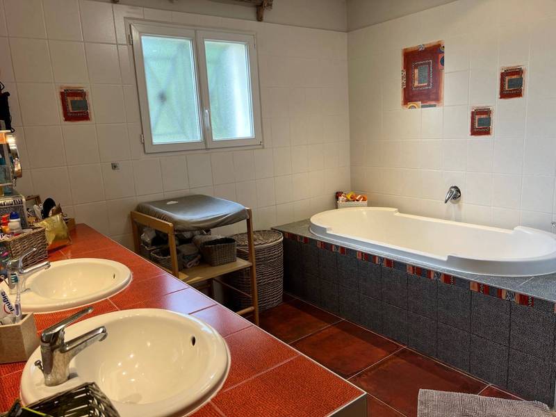 Maison contemporaine à vendre à Avignon avec un hectare de terrain