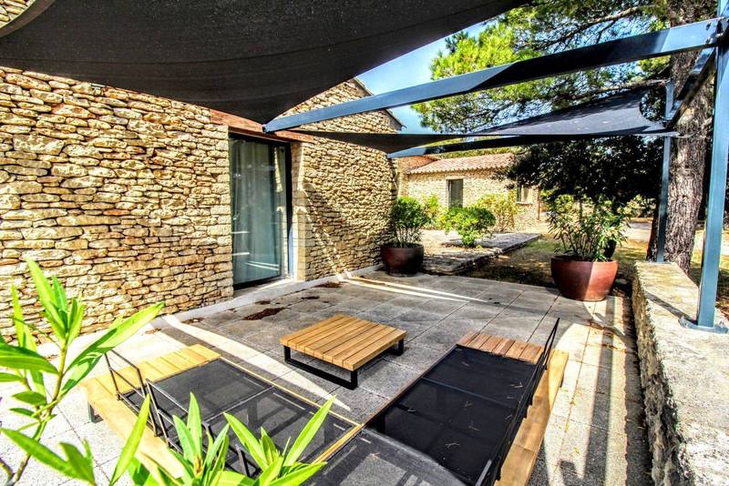 Maison en pierre de Gordes avec piscine et jardin