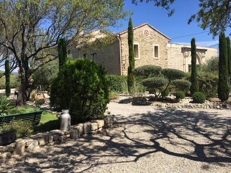 Old restored farmhouse for sale in Pernes les Fontaines