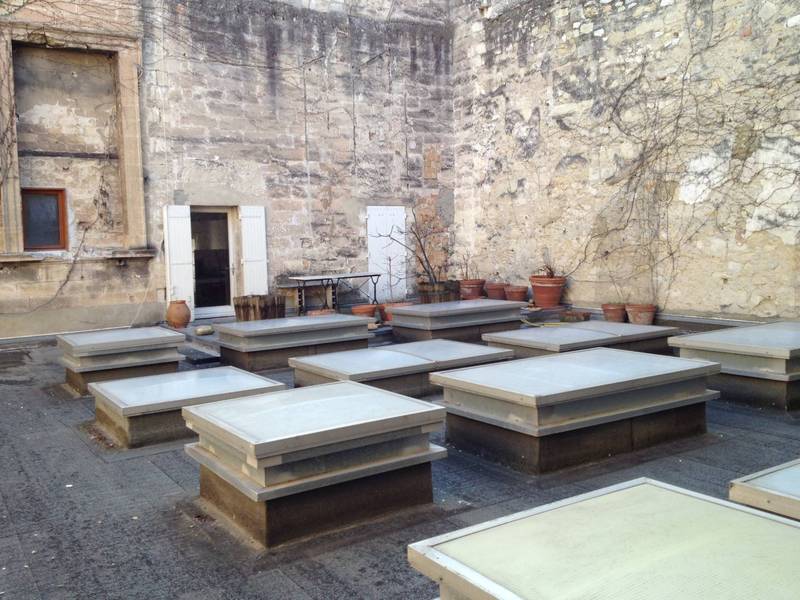 Loft à la vente avec vaste terrasse à aménager au coeur de Villeneuve les Avignon