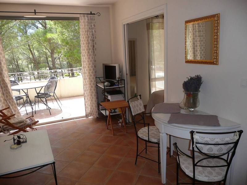 Appartement meublé avec terrasse sur le golf de Saumane