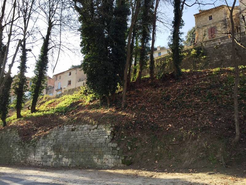 Menerbes centre village terrain à vendre