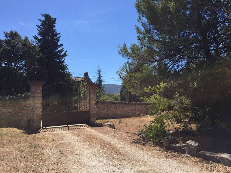 Menerbes terrrain constructible à la vente