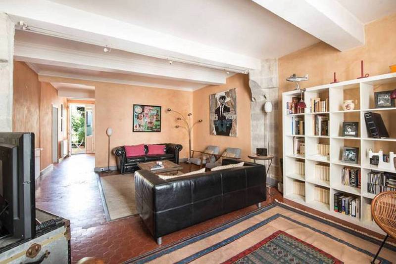 Demeure de charme à vendre à Avignon avec cour intérieure, terrasses et piscine au cœur de la cité des Papes