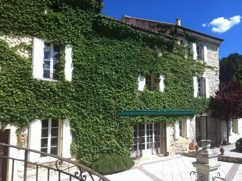 Bastide en pierre à la vente près d'Avignon