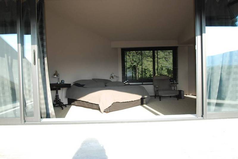 Suite avec terrasse et vue sur les Alpilles et le Luberon dans cette prorpiété à vendre à Menerbes