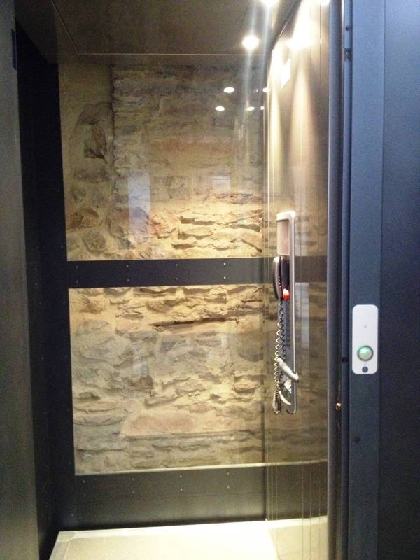 L'ascenseur dessert les niveaux de la Bastide à vendre à Saint Saturnin les Apt