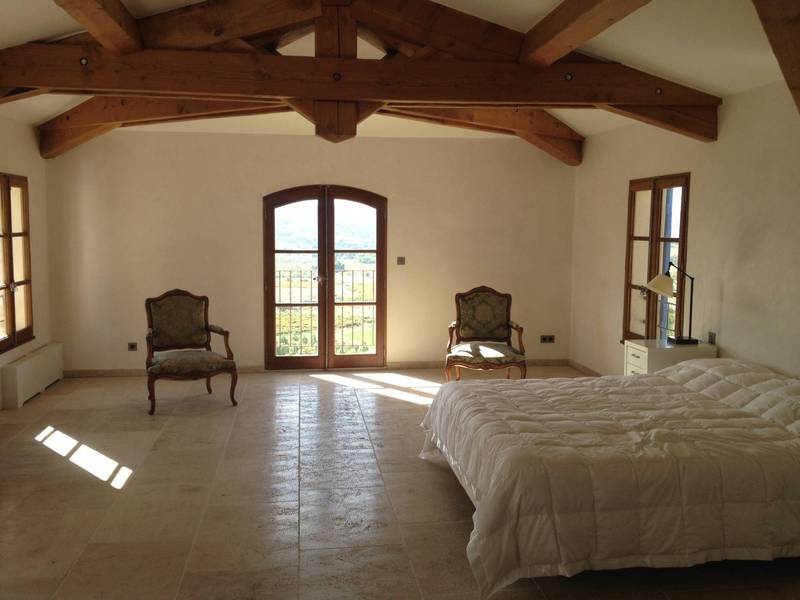 Propriété en vente avec vaste suite avec terrasse et vue sur le Luberon
