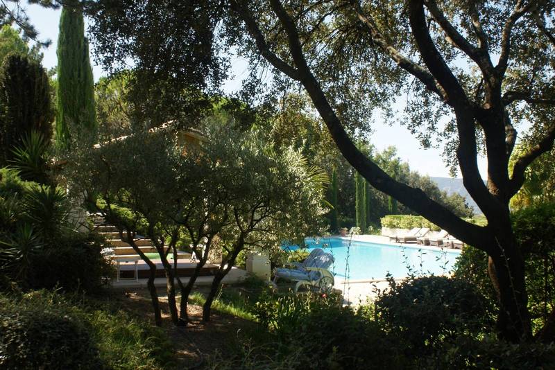 Luxe prestige et qualité de vie dans cette propriété d'exception à vendre à Gordes