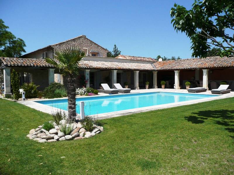 Propriété à vendre dans le Luberon avec piscine chauffée et sécurisée