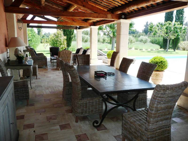 Luberon Mas rénové avec espace salle à manger d'été