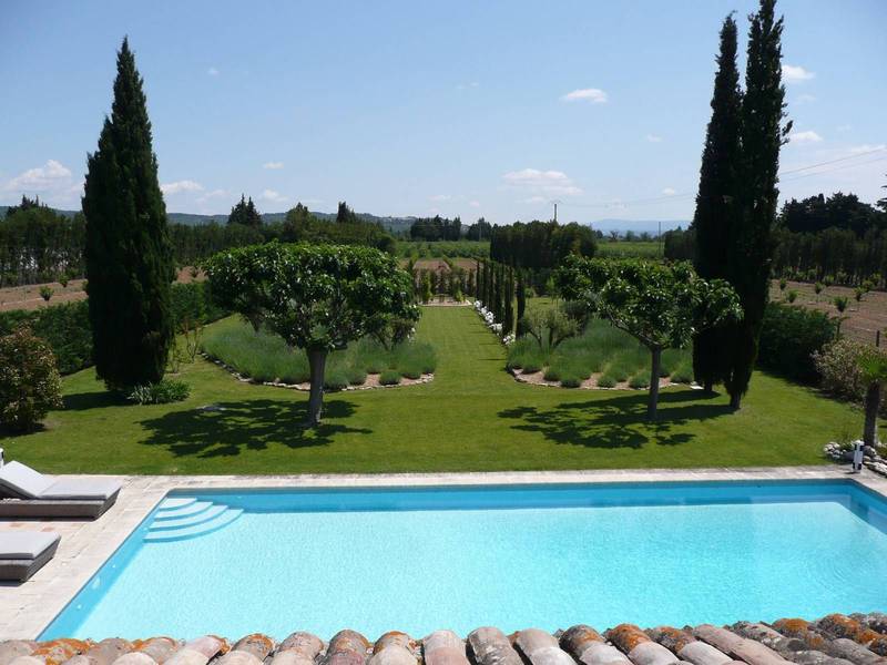 Mas entièrement restaurée avec vue dégagée sur le Luberon à la vente