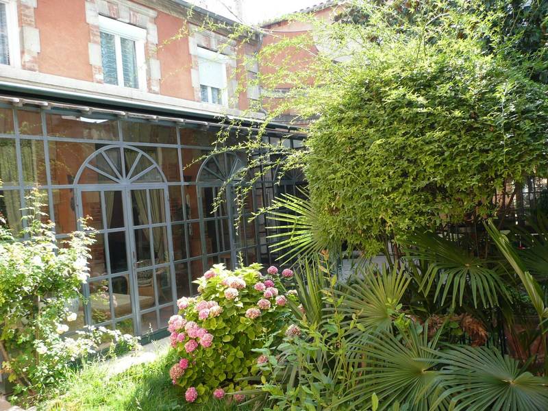Avignon hotel particulier avec jardin et piscine a été vendu par l'agence Immobilière du Luberon à Menerbes