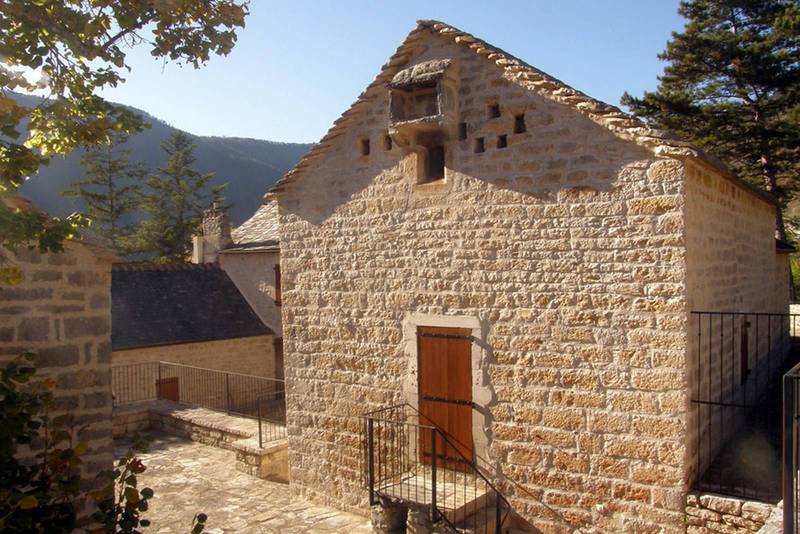 Quézac à  vendre Manoir restauré dans la tradition avec vue panoramique