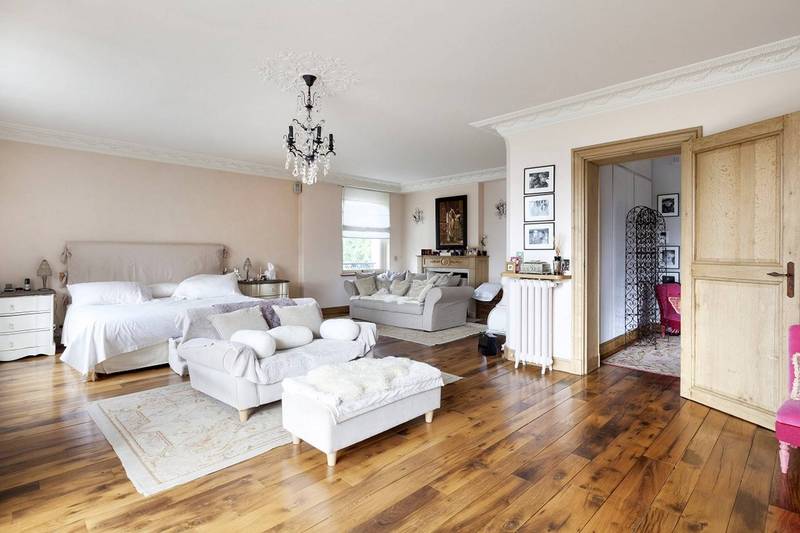 master suite avec salle de bains salle d'eau et 2 dressings dans cette demeure de prestige à la vente à Saint Cloud