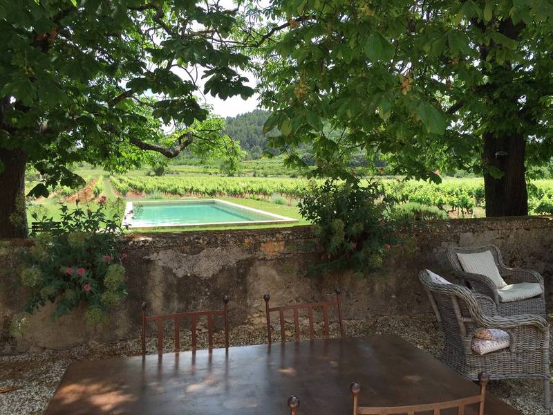 Bastide à vendre à Saint Saturnin les Apt au milieu des vignes dans le Luberon